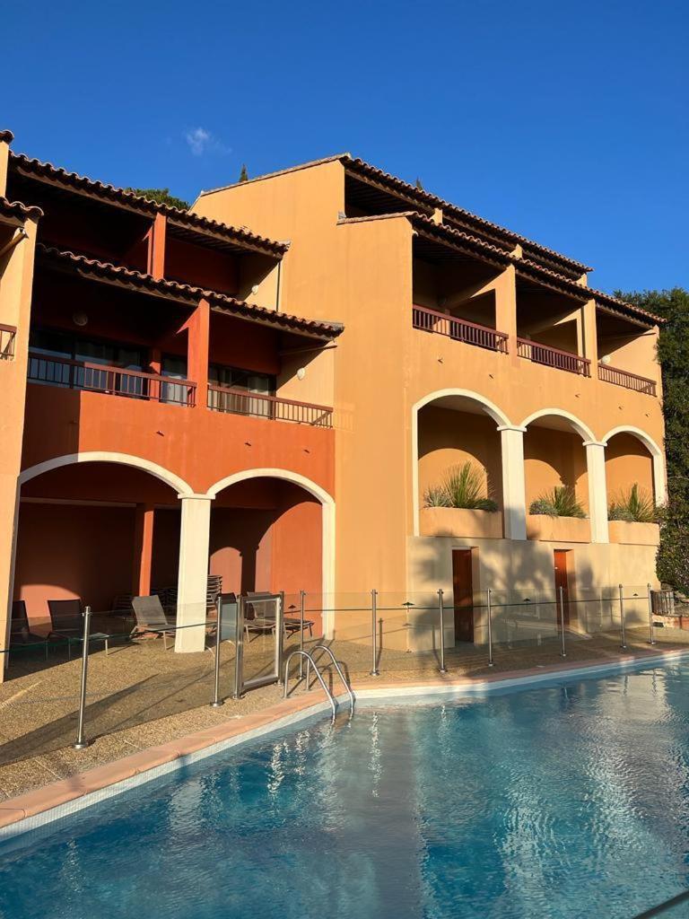 בורם-לה-מימוזה Appartement Vue Sur Mer, Piscine, Garage Prive מראה חיצוני תמונה