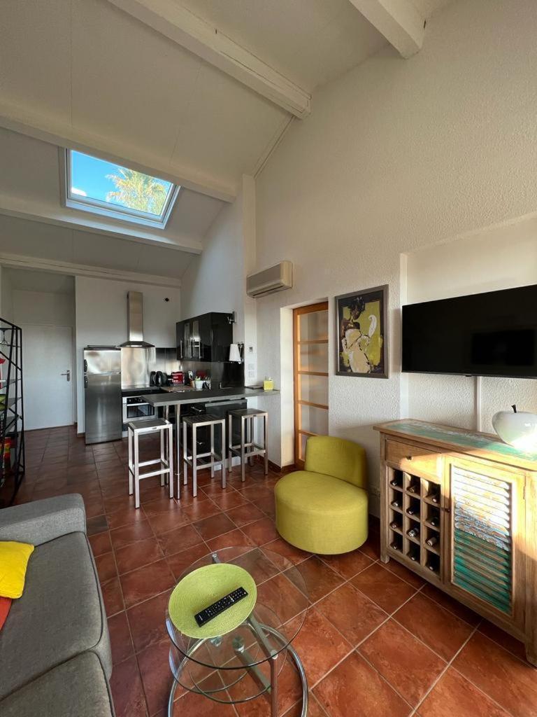 בורם-לה-מימוזה Appartement Vue Sur Mer, Piscine, Garage Prive מראה חיצוני תמונה