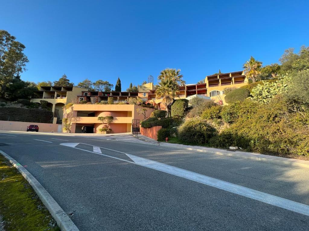 בורם-לה-מימוזה Appartement Vue Sur Mer, Piscine, Garage Prive מראה חיצוני תמונה